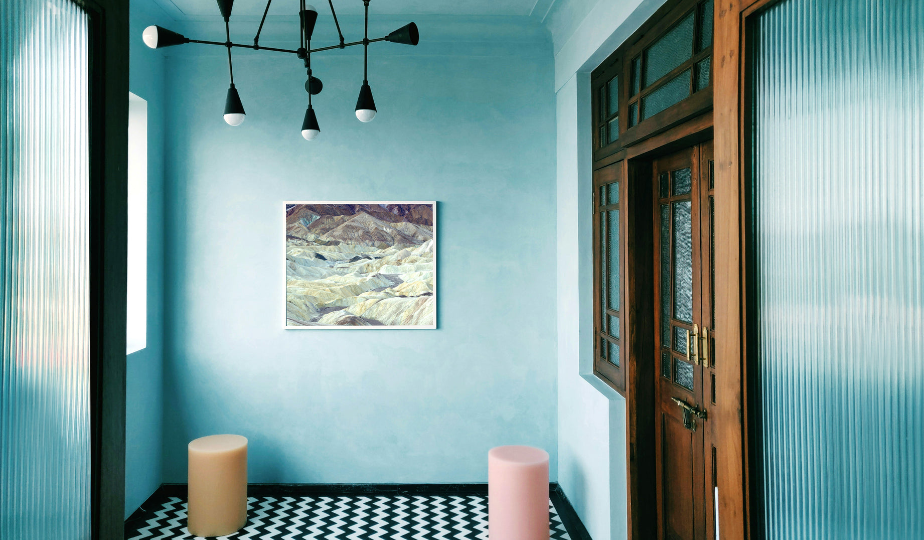 We offer a variety of standard frames for canvases, watercolor and exhibition paper prints.